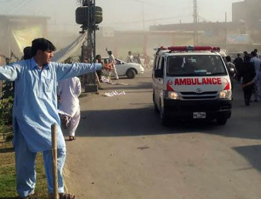 Επιθέσεις αυτοκτονίας στο Πακιστάν - Συνολικά τριάντα νεκροί (φωτό)